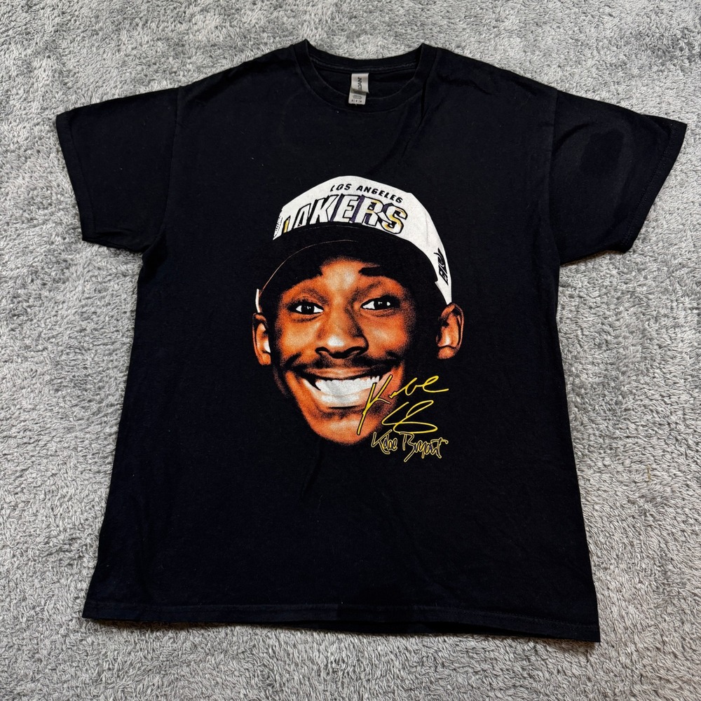 Gildan Kobe Bryant Los Angeles Lakers T-Shirt Medium Black Short Sleeve Graphic